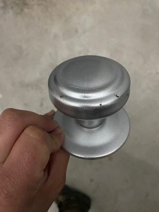 Pomo de puerta plateado