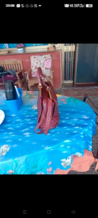 Borsa donna in pelle rossa con dettagli oro