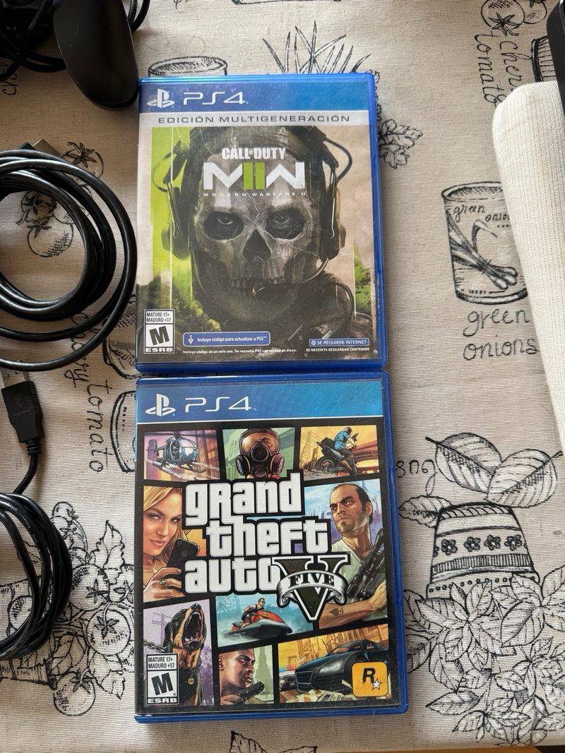 PS4 Slim Negra + 2 Mandos y 2 Juegos afbeelding 3