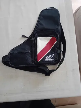 Bolso bandolera Honda negro y rojo