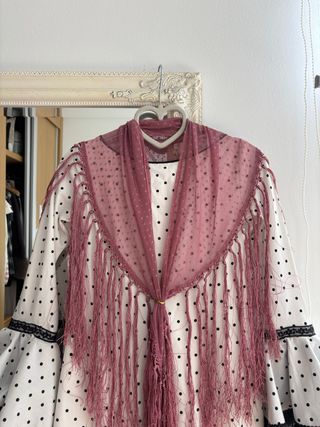 Manton Flamenco Rosa con Lunares Negros