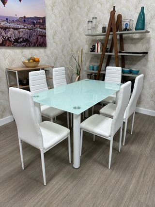Mesa de comedor con 4 sillas