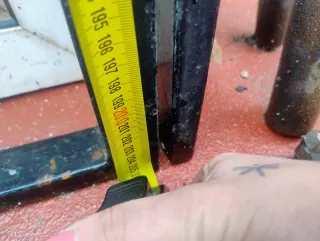 Puerta de hierro con reja