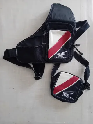 Bolso Bandolera Honda Negro y Rojo
