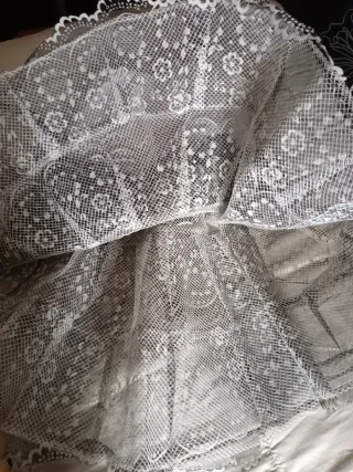 Cancán antiguo encaje blanco y gris