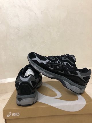 Asics Gel negras y grises