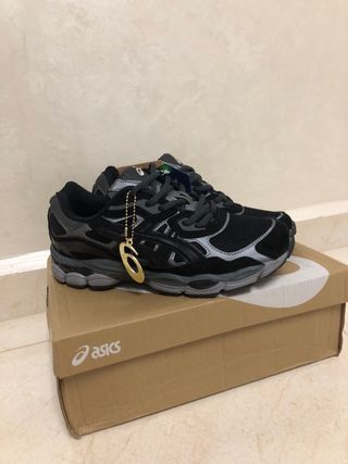 Asics Gel negras y grises