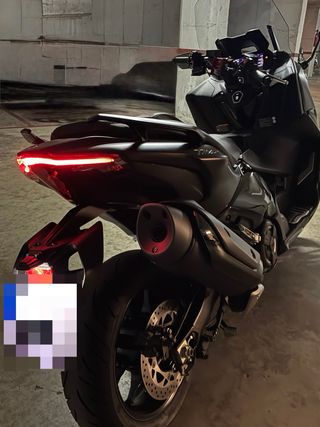 Yamaha TMAX 560 TECH MAX - 2400 km siempre parking