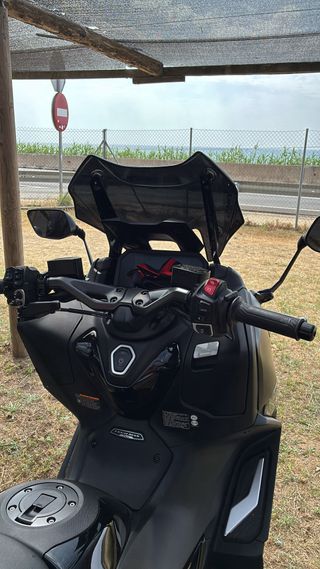 Yamaha TMAX 560 TECH MAX - 2400 km siempre parking