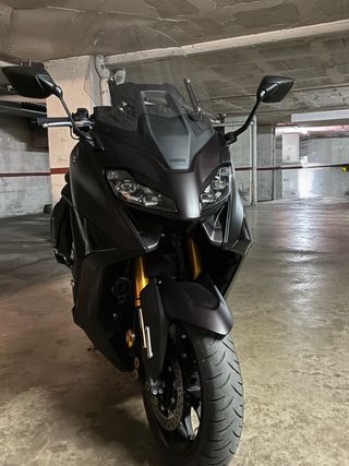 Yamaha TMAX 560 TECH MAX - 2400 km siempre parking