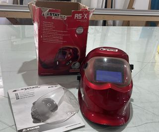 Grupo de soldar con máscara y accesorios