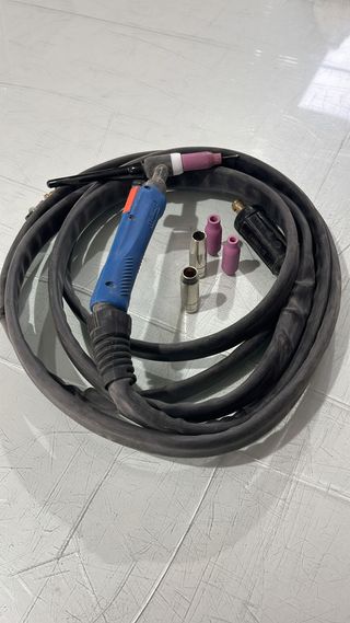 Grupo de soldar con máscara y accesorios