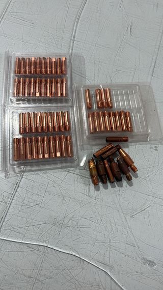 Grupo de soldar con máscara y accesorios