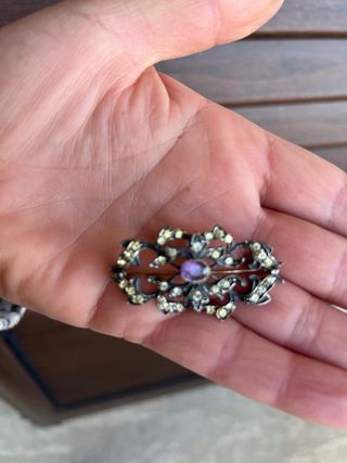 Spilla vintage con pietra viola e cristalli