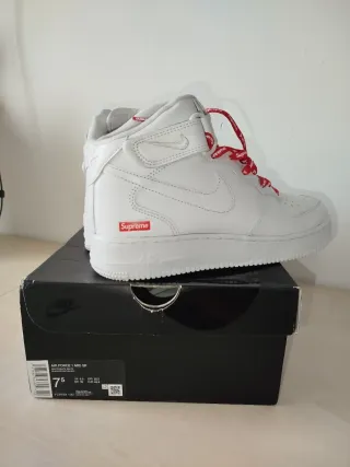 Nike Air Force 1 Supreme Mid