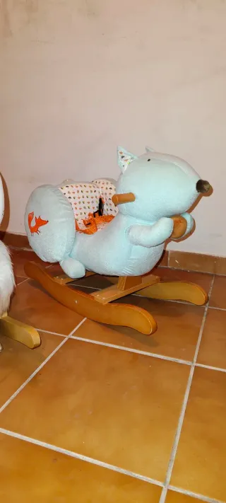 Balancines de bebé ardilla y cisne