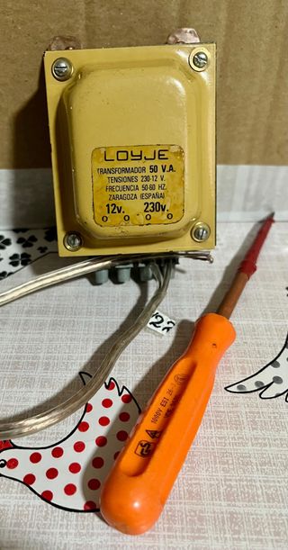 Transformador LOYJE Corriente Alterna 230V. a 12V.