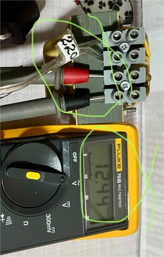 Transformador LOYJE Corriente Alterna 230V. a 12V.