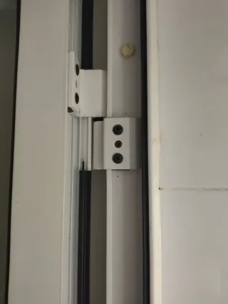 Puerta lavadero aluminio y cristal