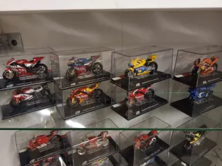 Motos a escala 1:24