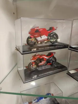 Motos a escala 1:24