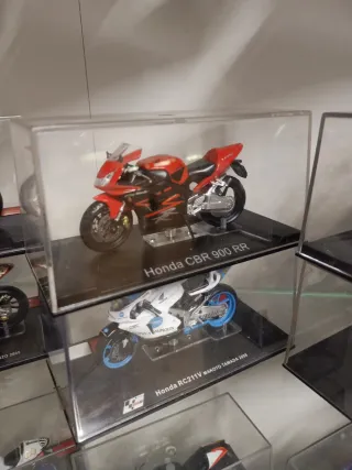 Motos a escala 1:24