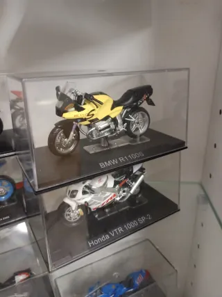 Motos a escala 1:24