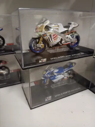 Motos a escala 1:24