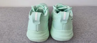 Zapatillas deportivas running color verde menta