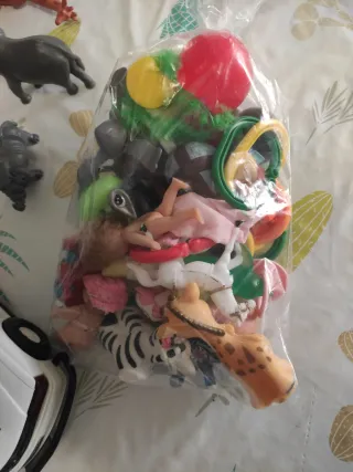 Lote de juguetes y muñecos