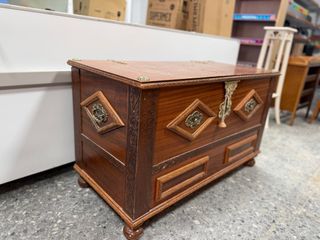 Baúl antiguo madera tallada - Arcón decorativo