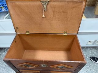 Baúl antiguo madera tallada - Arcón decorativo