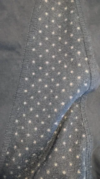 Jersey negro cuello alto estampado