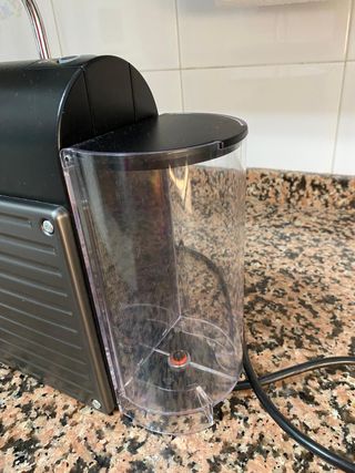 Cafetera Nespresso Negra