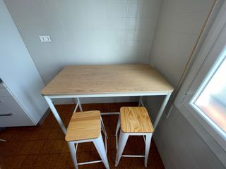 Mesa alta y 2 banquetas madera y metal