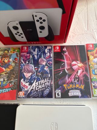 Nintendo Switch OLED Bianca + Giochi e accessori