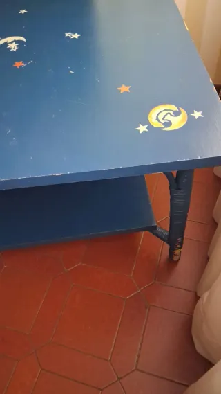 Mesa de centro dde madera cuadrada azul