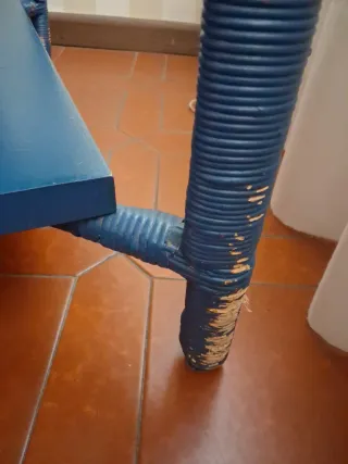 Mesa de centro dde madera cuadrada azul