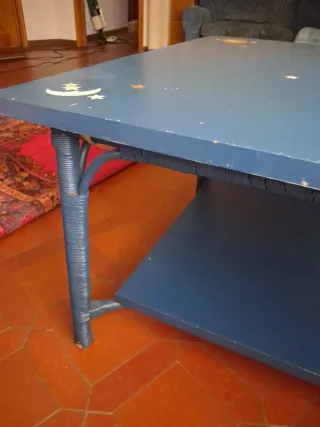 Mesa de centro dde madera cuadrada azul