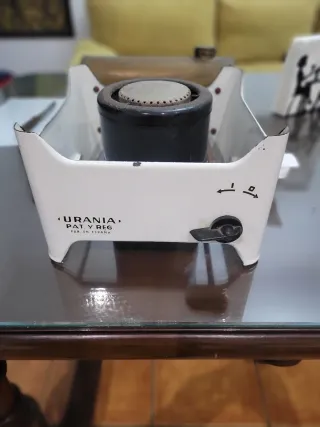 Antiguo hornillo de petroleo de laboratorio