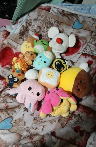 Lotto peluche misti: kawaii, cibo, frutta, animali