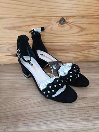 Sandalias Efecto Gamuza con Etiqueta Color Negro