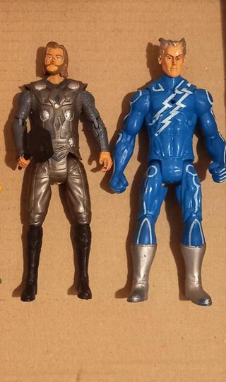 2 Bonecos Marvel 15cm