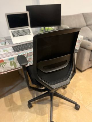 Silla de oficina ergonómica negra