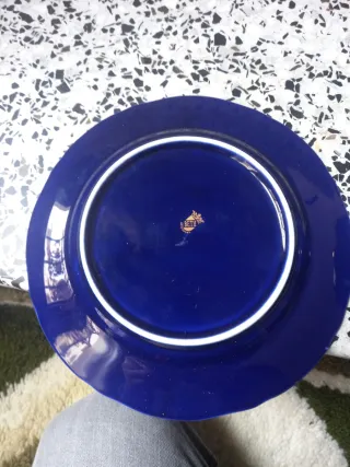 Plato decorativo azul y dorado