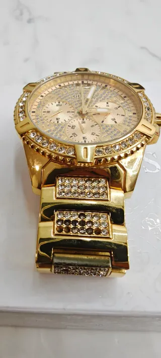 Reloj Guess Dorado con Cristales