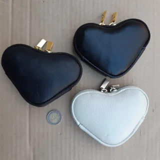 Tre borsellini a forma di cuore in vera pelle