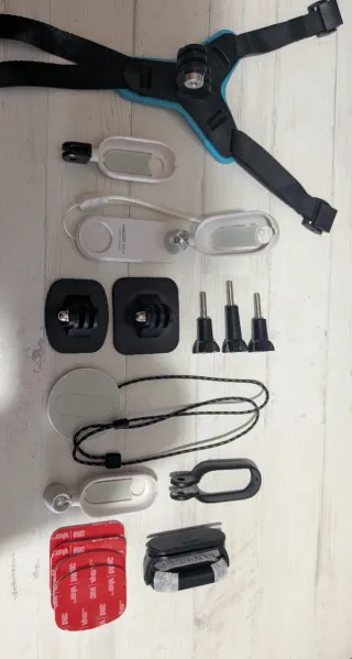 Insta360 GO 2 + Accesorios