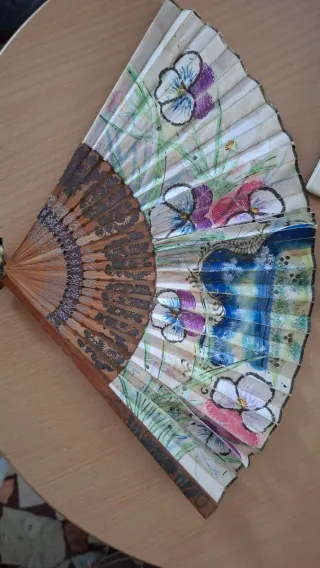 Ventaglio decorato con fiori