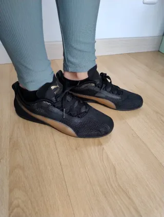 Zapatillas Puma Mujer Negras y Doradas